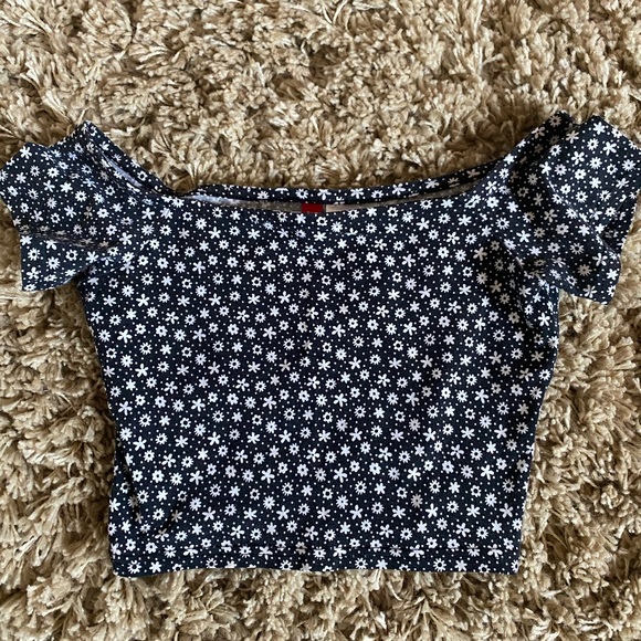 Floral off shoulder crop top - Picture 2 of 2